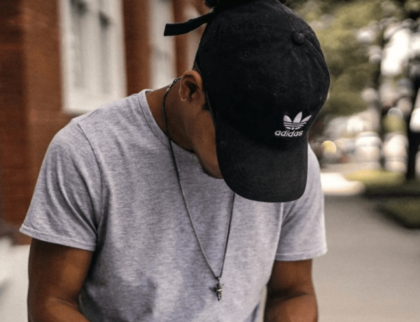 Topi Dad Cap yang simpel namun tetap trendi